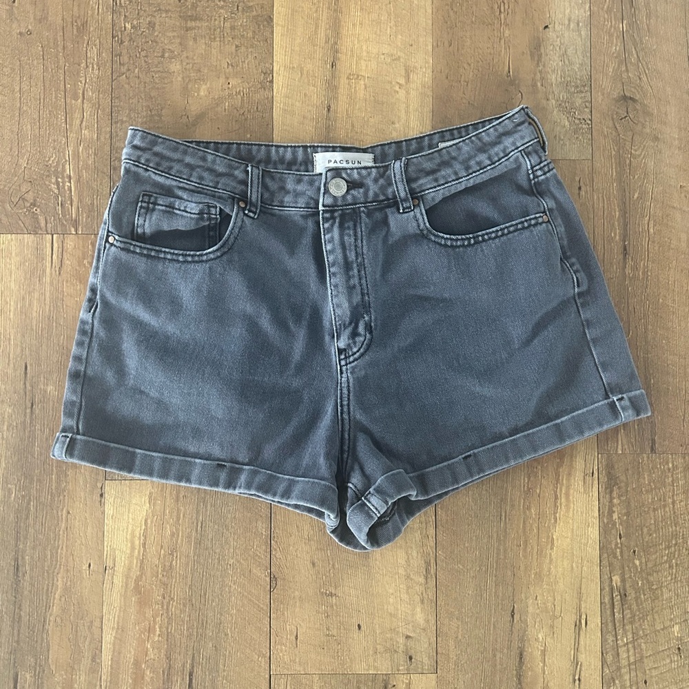 PacSun Mom Shorts Size 30 Washed Black High Rise Denim.